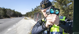 Två förare blev av med körkortet – blåste förbi i 137 km/h