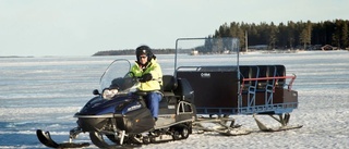 Skotertaxi tar besökare ut till skärgården