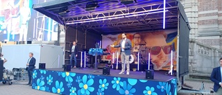 300 på torget när SD ordnade "folkfest"