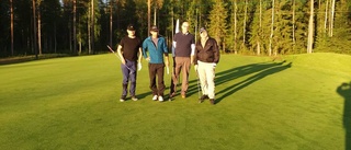 Strålande sol på midnattsgolfen