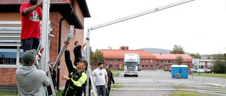 Tältbygge inför helgens folkfest