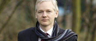 Assange förlänger såpan