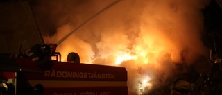 Stor brand på skrotupplag