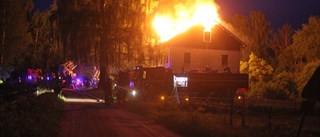 Kraftig brand i flerfamiljshus