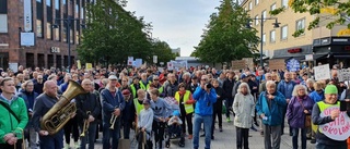 JUST NU: Protester mot skolnedläggningar