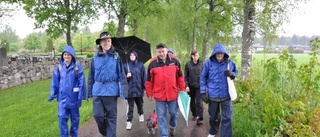 Regn inget hinder för pilgrimsvandrare