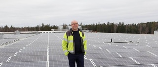 Solceller ska minska storlagrets klimatpåverkan