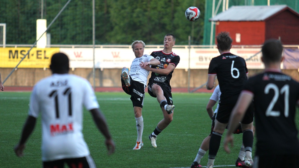 Motala AIF hade mittfältaren Simon Karlsson tillbaka senast mot Lidköpings FK. En match som slutade 0-0. Nu spelar Maif borta på söndag, mot Vänersborgs FK.