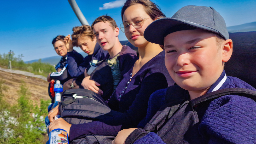 Franska utbyteselever besöker Gällivare och Sjöparksskolan den här veckan."Ljuset är väldigt speciellt här.", säger Oscar Simon. Jean Delabarre (närmast kameran), Louna Duval, Elario Roberts, Oscar Simon, Lucas Leon.