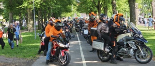 Fullt med motorcyklar rullade in i centrala Norrköping