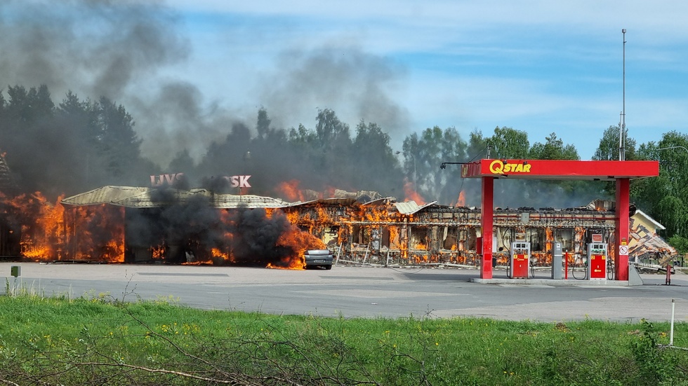 Branden bröt ut under onsdagseftermiddagen och spred sig mycket snabbt.