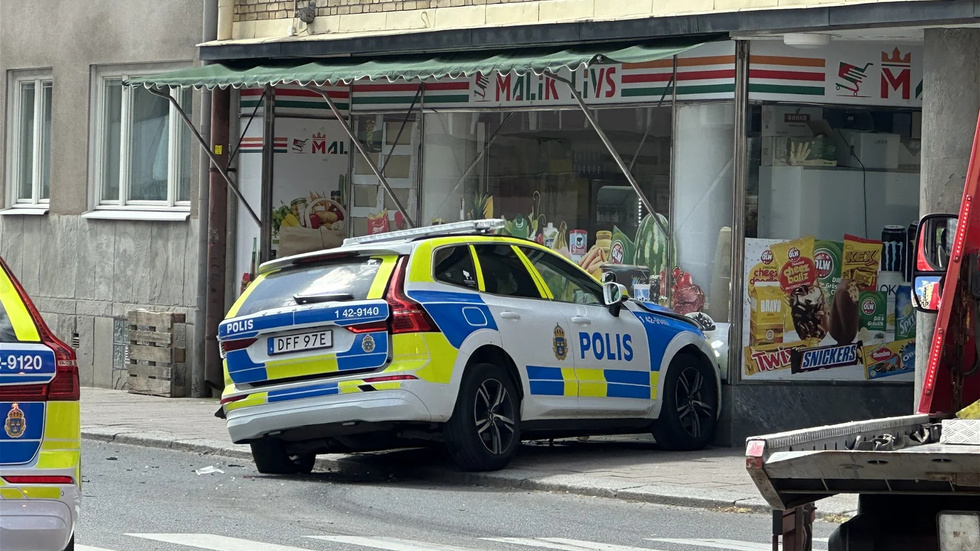 Insändarskribenten undrar varför så många Linköpingsbor filmade och fotade vid olycksplatsen.