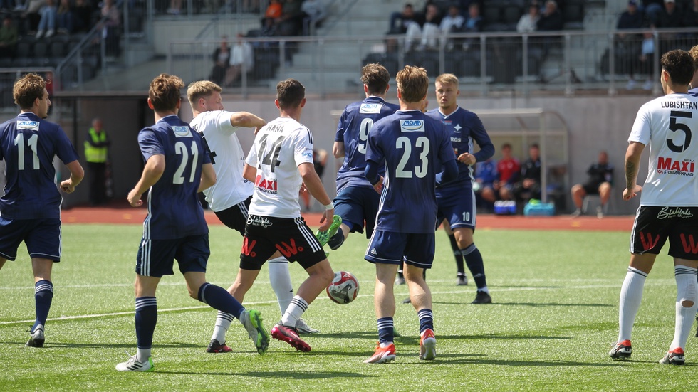 Motala AIF:s Albin Ödberg och Granit Hana gjorde mål mot IFK Kumla och bara 5-5 för Maif som bara vunnit en av elva matcher. Något behöver förändras, men har tränaren glöden kvar så ska han inte sluta, tycker Jens Bollius.