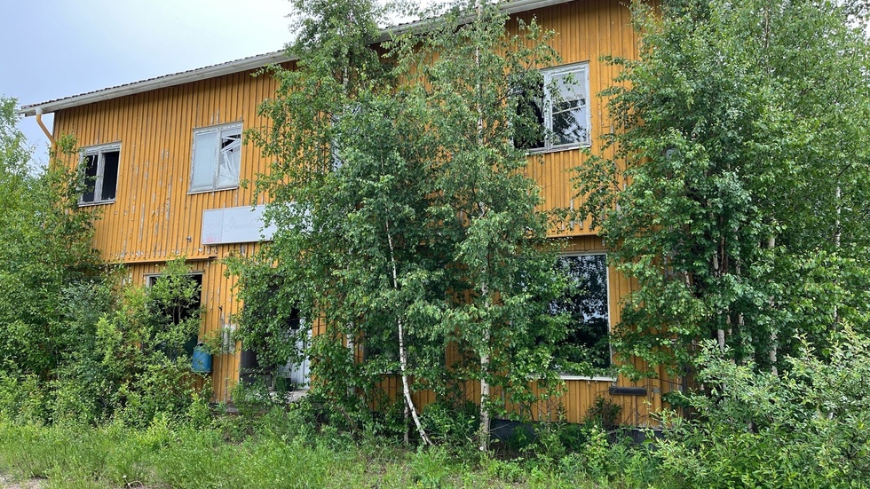Den förfallna butiken i Björkfors.