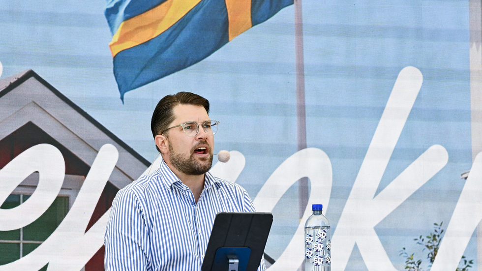 Åkesson går till frontalangrepp på vanligt folk, sossarna - och regeringen.