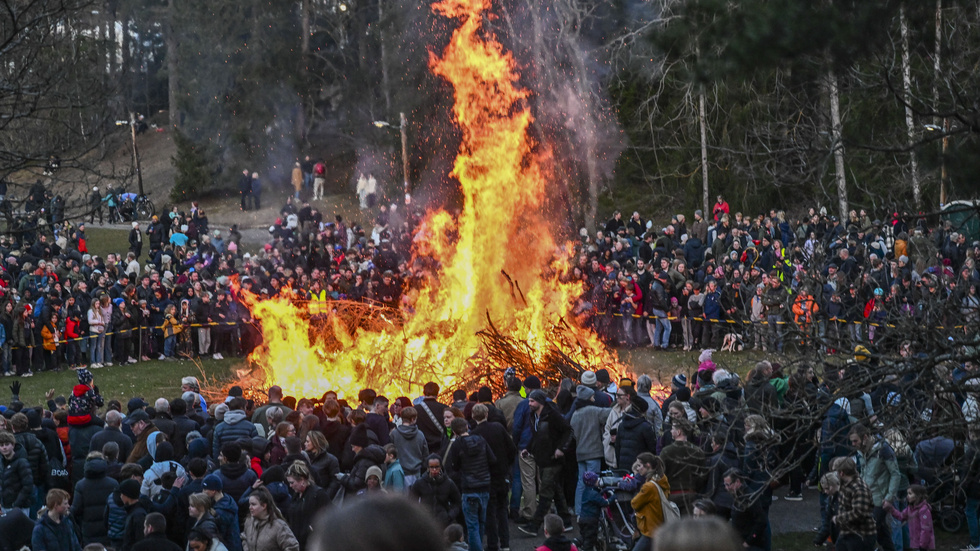 Kylan håller i sig ett tag till. Men lagom till valborgsmässoafton drar mildare luft in i söder.