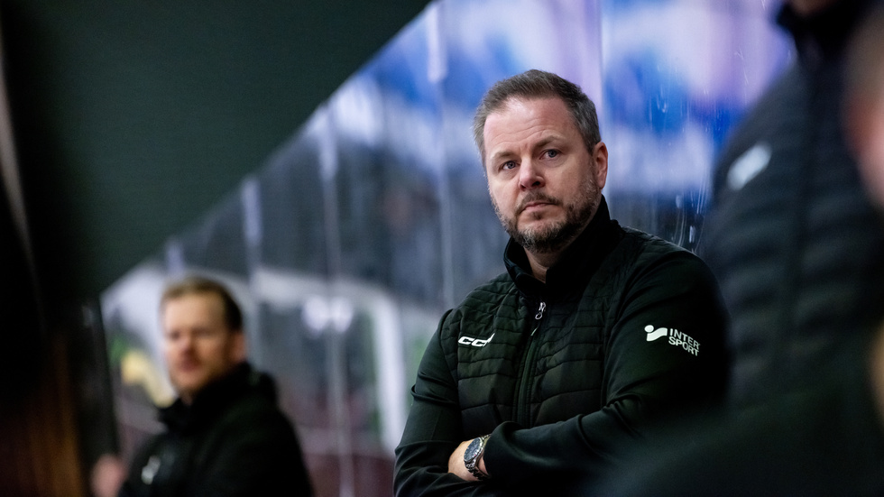 Mikael Aaro blev framröstad till årets coach i Hockeyettan. Han fick kröna det med ny seger i Boden.