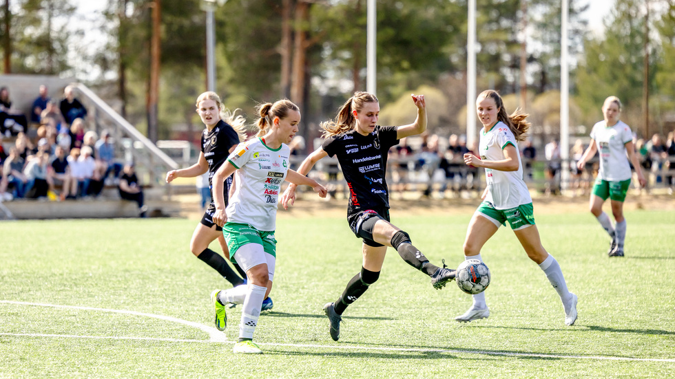 Derbyt mellan Luleå Fotboll och Bergnäset blev en målfest som slutade med delad poäng. 