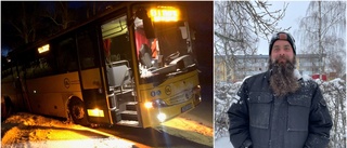 Bussen hamnade i diket – Martin fick gå hem