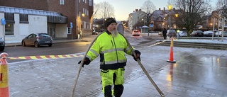 Här skapas isbana på torget: "Hoppas den ligger över jullovet" ✓Då blir isen åkduglig