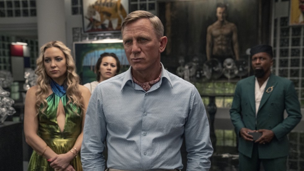 Kate Hudson, Jessica Henwick, Daniel Craig och Leslie Odom Jr i "Glass onion". Pressbild.