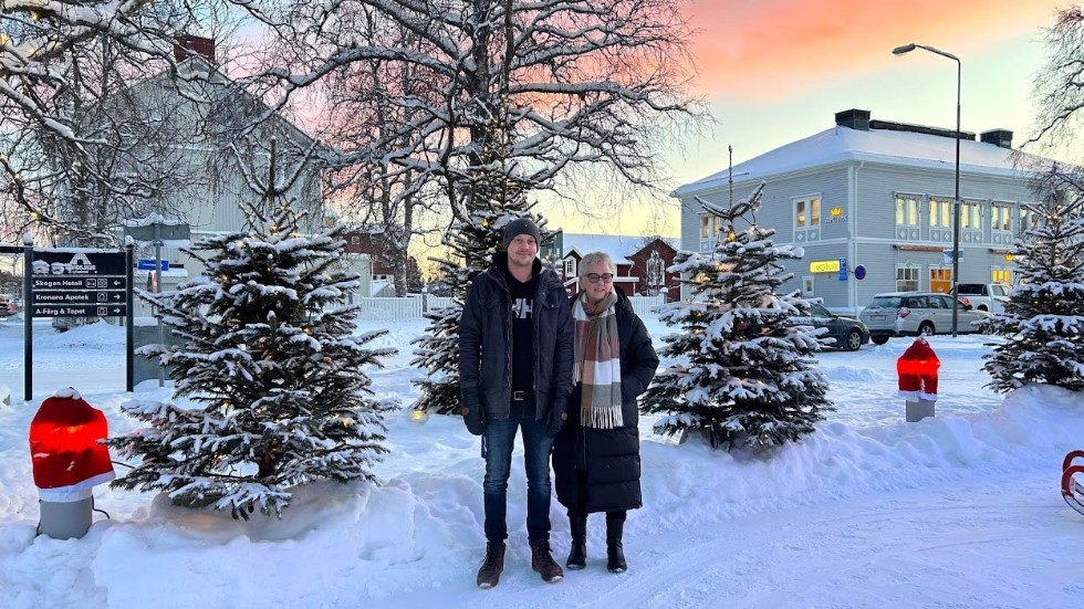 Kristoffer Vesterberg och Ingrid Tagesdotter tog initiativet till "En hjälpande hand till jul". Nu hoppas de nå ut till dem med störst behov av julmat och julklappar.