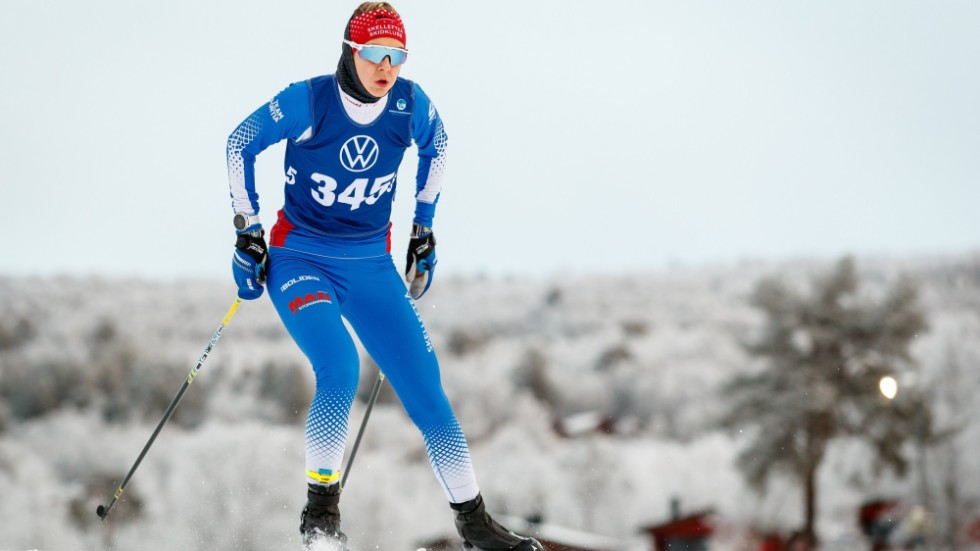 221120 Elin Henriksson, Skellefteå SK tävlar i juniorernas 15 km fristil under Bruksvallsloppet den 20 november 2022 i Bruksvallarna. 
Foto: Johan Axelsson / BILDBYRÅN / COP 245 / JA0111