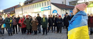 Manifestation för fred efter ett års invasion i Ukraina