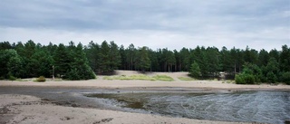 Djupmarkeringar och varningsskyltar saknas på olycksstranden