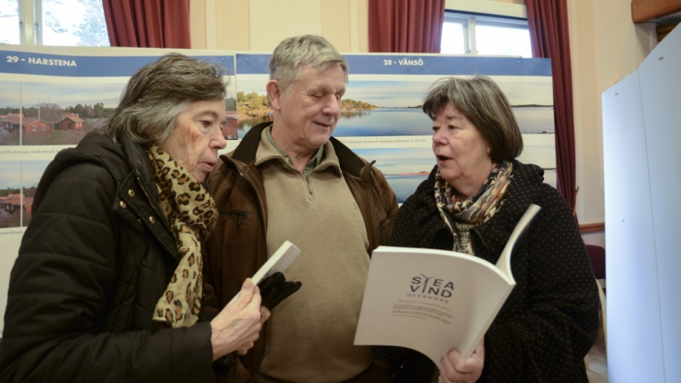 Trosaborna Yvonne Wholin, Ola Andersson och Louise Gernandt är på Svea vind offshores samråd i Tystberga på söndagen. De är alla något kritiska mot projektet.