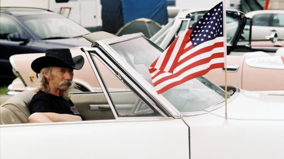 Cowboy.  Flaggor och bilar. Vanliga attribut under Power Meet.