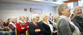 Teatergruppen bjöd upp till skratt i väntrummet