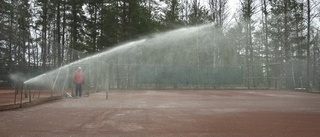 Tennisidyllen i Malmköping rustar för sommaren