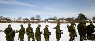 Värnpliktiga löser inte försvarets pengakriser