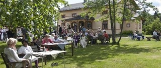 Dans och midsommarmingel på hembygdsgården