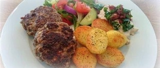 Middagstipset: Köttfärsbiffar med fetaost och rostad potatis