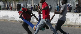 Tusentals protesterar i krisens Haiti