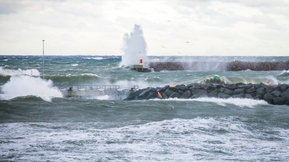 Storm och blåsigt väder i Visby hamn.