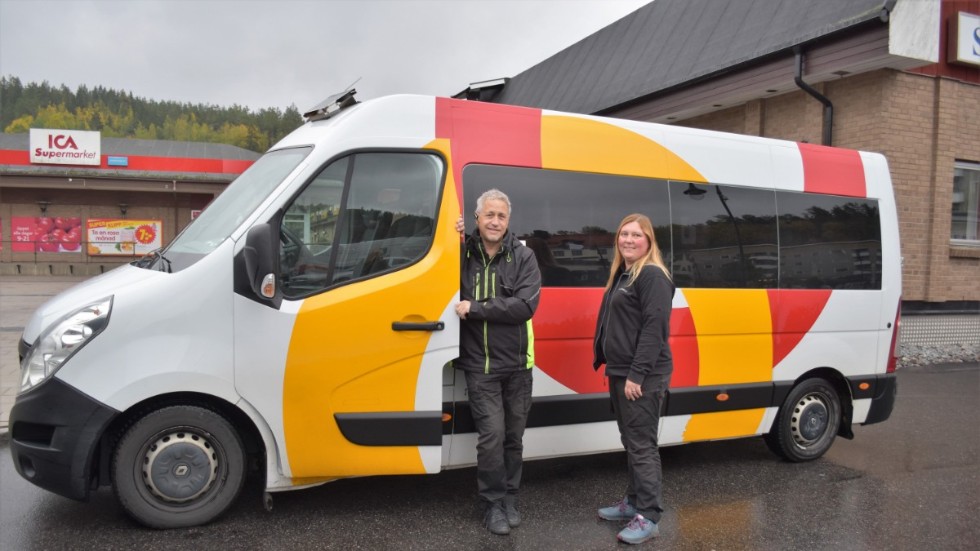Servicetrafiken med chaufförerna Petter Trosell och Angelica Kroon från ett reportage i september .