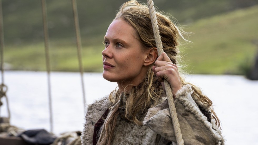 Frida Gustavsson fick jobba hårt för att tillägna sig sköldmön Frejdis fysik inför inspelningen av "Vikings: Valhalla". Pressbild.