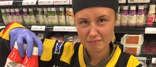 Luleå Hockey-dressing levererades till Skelleftebutik – skänker bort den till kunderna