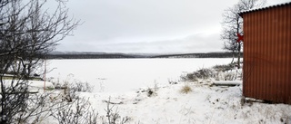 Kropp påträffad i isvak efter stort sökpådrag