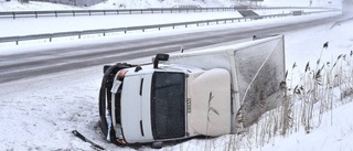 Snön har ställt till det på vägarna