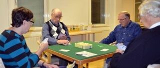 Erik, 99, brinner för bridge