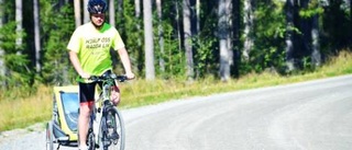 Han ska cykla 90 mil - utan mat