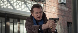 Liam Neeson ser ledsen ut