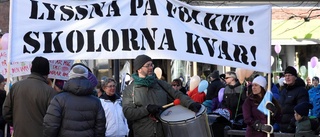 Karneval i centrum för att rädda skolorna