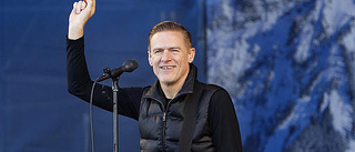 Bryan Adams flyttar in i Cloetta center