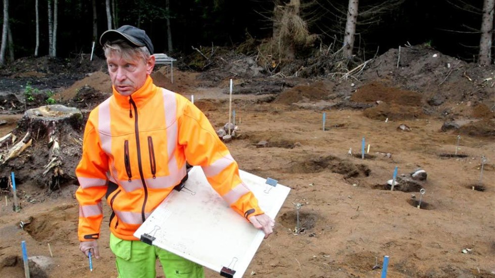 Arkeologen Tom Carlsson och hans kollegor från Riksantikvarieämbetet har hittat för Östergötland unika fynd vid Kungs Norrby.
