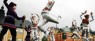 Folkfest när Haparandas dansare hyllade kärleken